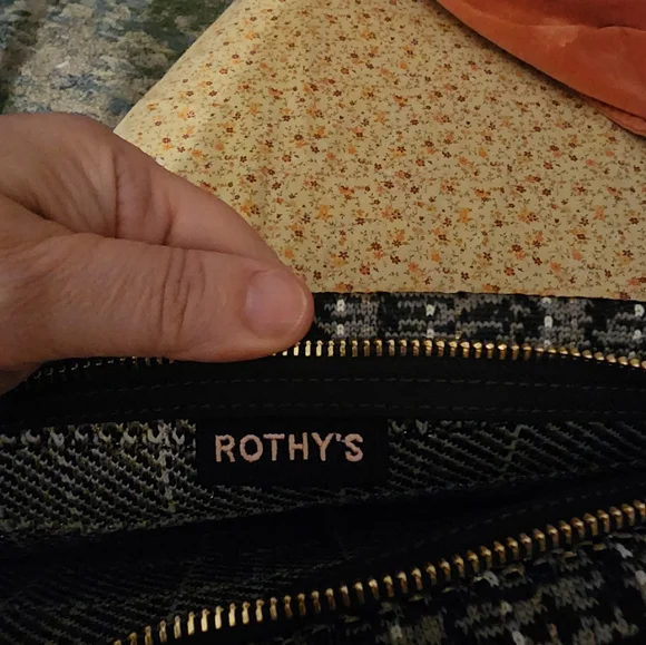 Rothys The Wristlet - Picture 4 of 7